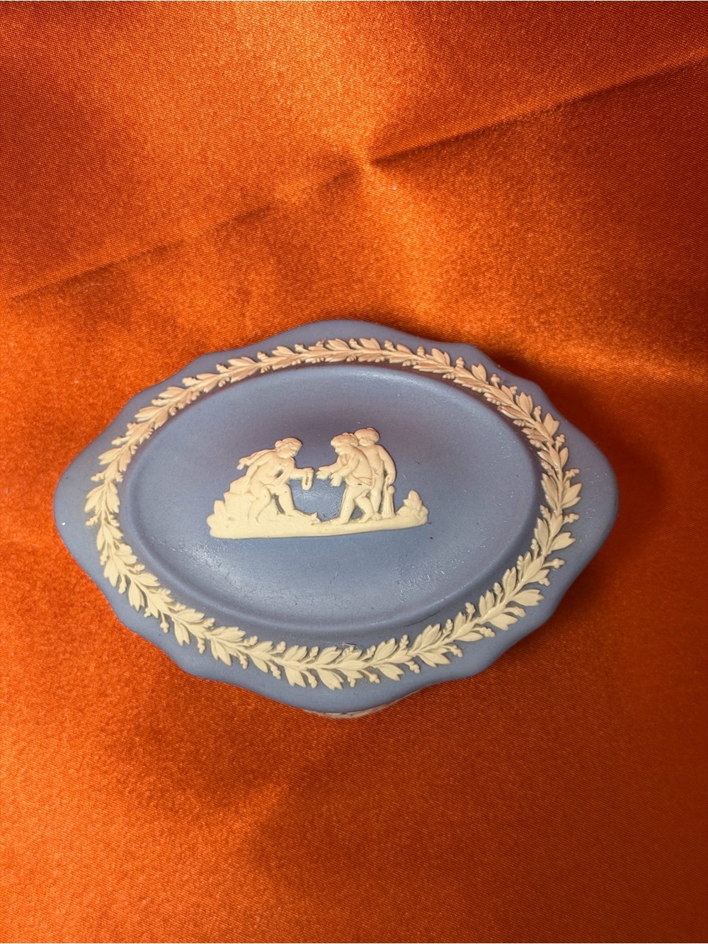 Vintage Wedgwood Blue Jasperware Scalloped Oval Trinket Box Cherub Relief Lid - Picture 1 of 9